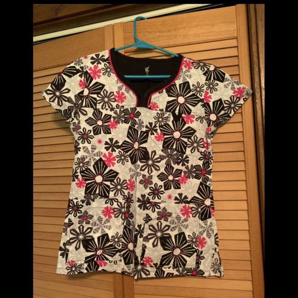 Scrub top
